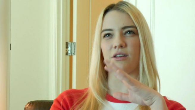 Телка дала интервью и занялась сексом на порно кастинге с агентом 