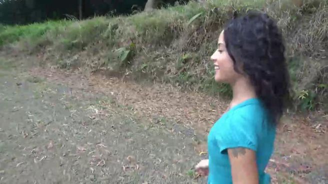 Латина хотела поехать к океану, но трах в авто был неминуем