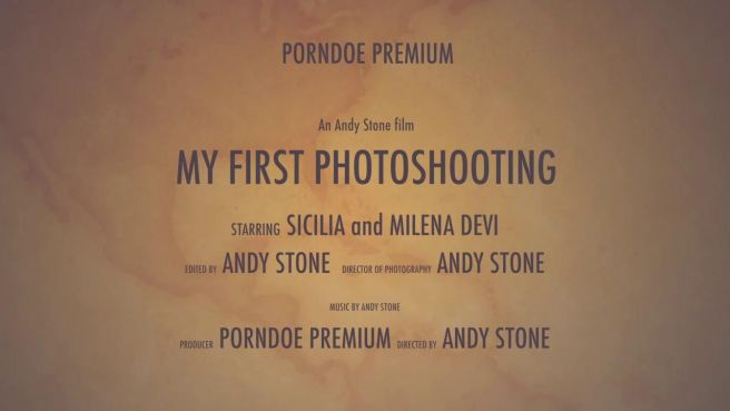 Лесбиянки целуются и занимаются жарким сексом после фотосессии 