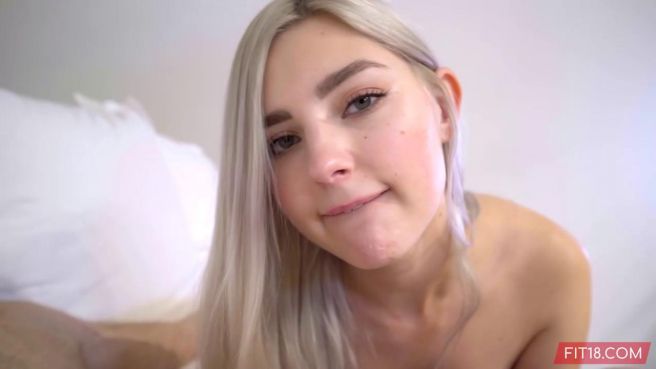 Ева Эльфи приходит на порно кастинг и трахается там в киску 