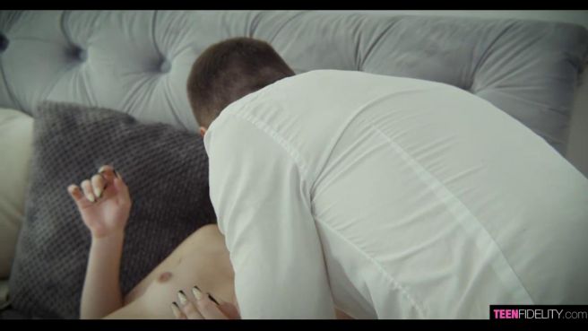 Плоская сучка любит куни и красивый трах