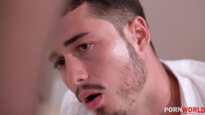 Девушка в очках попала на МЖМ секс со своими коллегами