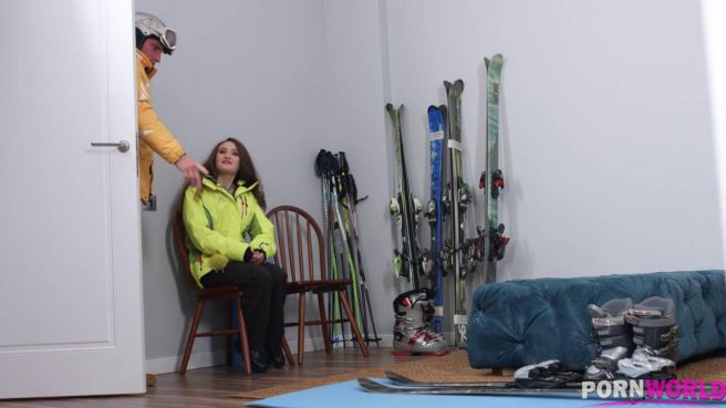 Девка разгорячила дырочки перед страстным МЖМ сексом