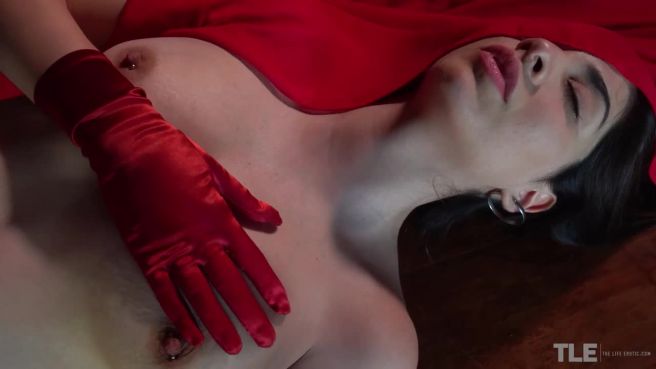 Гламурность мастурбации небритой пизды