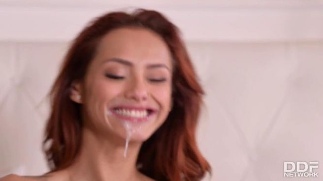 Рыжая румынка с наслаждением приняла черный член в свою попку